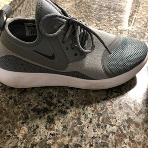 Great condition Nikes! Super cute gray sneakers.